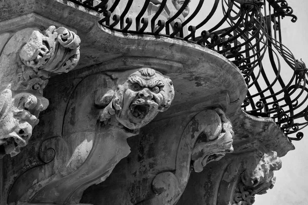 Italie Sicile Scicli Province Raguse Statues Ornementales Sous Balcon Palais — Photo