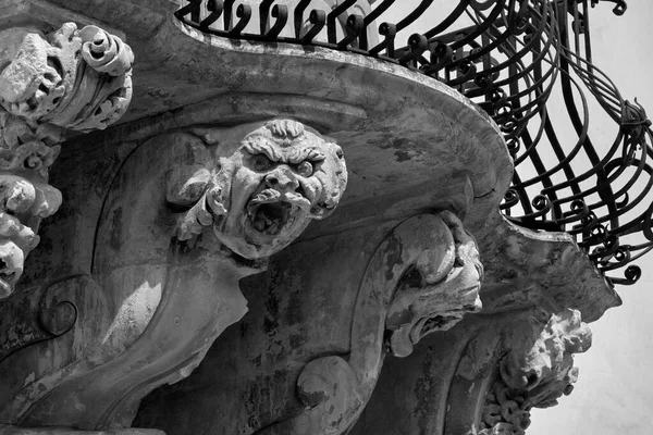 Italie Sicile Scicli Province Raguse Statues Ornementales Sous Balcon Palais — Photo