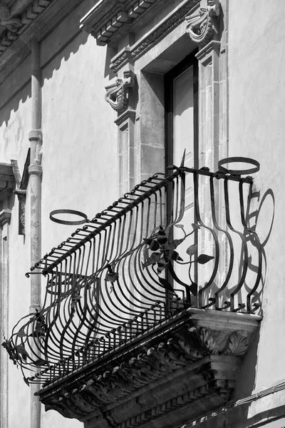 Италия Сицилия Шикли Провинция Рагуза Фасад Дворца Стиле Барокко Балкон — стоковое фото