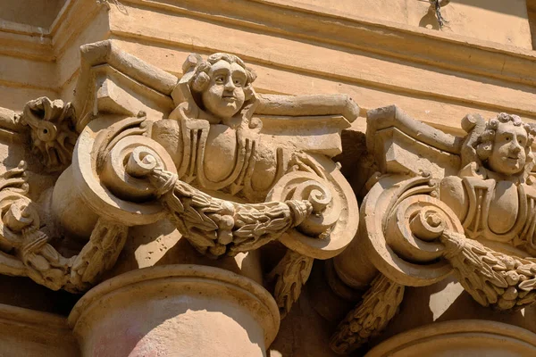 意大利 西西里 斯科里 拉古萨省 圣约翰大教堂巴洛克立面 1803年 柱子和装饰雕像 — 图库照片
