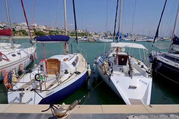 Italien Sicilien Medelhavet Marina Ragusa Ragusaprovinsen September 2020 Segelbåtar Hamnen — Stockfoto