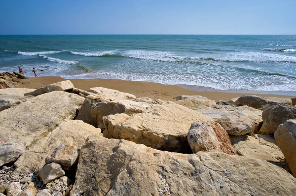 Italy Sicily Mediterranean Sea Southern East Sandy Coastline Breakwater Stones — Stock Photo, Image