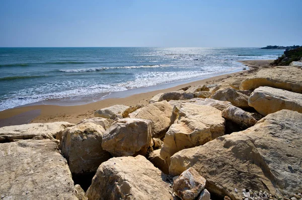 Italy Sicily Mediterranean Sea Southern East Sandy Coastline Breakwater Stones — Stock Photo, Image