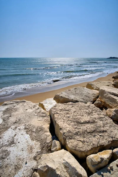 Italy Sicily Mediterranean Sea Southern East Sandy Coastline Breakwater Stones — Stock Photo, Image