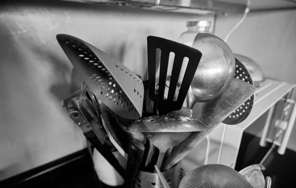 厨房里的炊具 — 图库照片