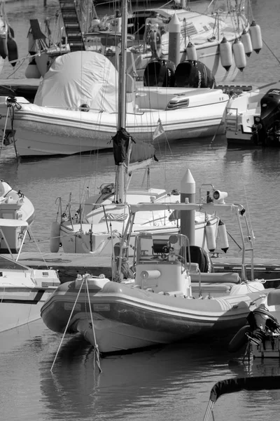 Italien Sicilien Medelhavet Marina Ragusa Ragusaprovinsen September 2020 Motorbåtar Och — Stockfoto
