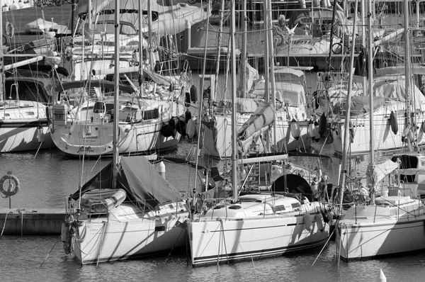 イタリア シチリア島 地中海 マリーナ ラグーザ ラグーザ州 10月2020 ポート内の高級ヨット Editorial — ストック写真