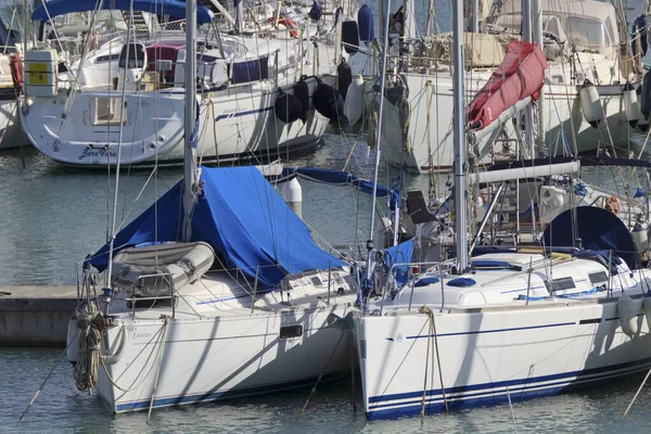 Italien Sicilien Medelhavet Marina Ragusa Ragusaprovinsen Oktober 2020 Lyxjakter Hamnen — Stockfoto