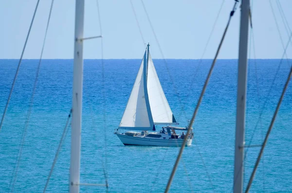 Itália Sicília Mar Mediterrâneo Marina Ragusa Província Ragusa Pessoas Veleiro — Fotografia de Stock