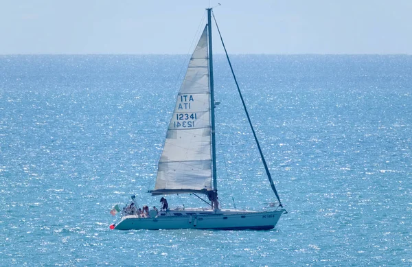 Italien Sicilien Medelhavet Sicilien Channel Människor Segelbåt — Stockfoto