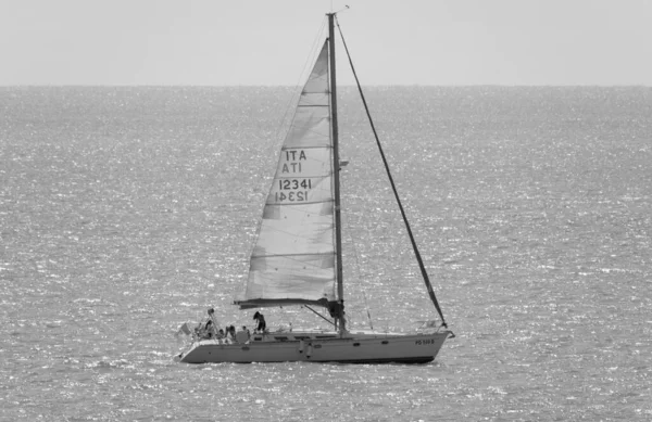 意大利 西西里 地中海 西西里海峡 帆船上的人 — 图库照片