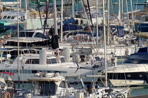 Italien Sicilien Medelhavet Marina Ragusa Ragusaprovinsen Oktober 2020 Lyxjakter Hamnen — Stockfoto