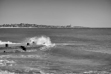 İtalya, Sicilya, Akdeniz, Sampieri (Ragusa Eyaleti), Sicilya 'nın güneydoğu kayalık kıyı şeridi manzarası