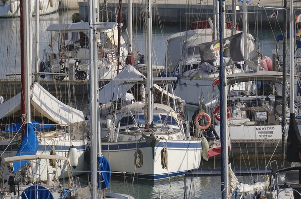 İtalya, Sicilya, Akdeniz, Marina di Ragusa (Ragusa ili); 12 Eylül 2025, limanda lüks yatlar - EDITORIAL