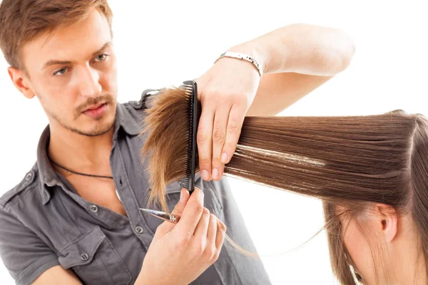 Coiffeur Professionnel Avec Modèle Cheveux Longs Isolé Sur Fond Blanc — Photo