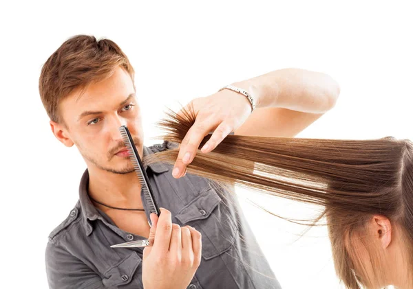 Coiffeur Professionnel Avec Modèle Cheveux Longs Isolé Sur Fond Blanc — Photo