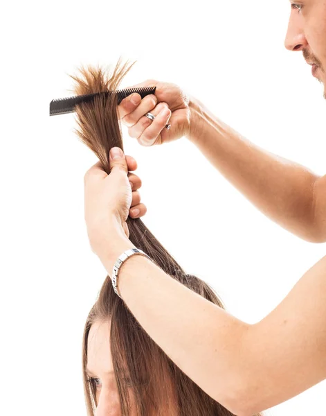 Cabeleireiro Profissional Com Modelo Cabelo Longo Isolado Fundo Branco — Fotografia de Stock