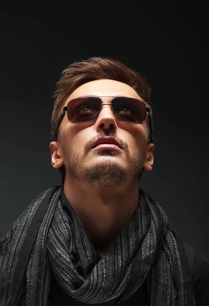 Portrait of a handsome guy, wearing sunglasses — Stock Photo, Image