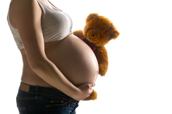 Беременная женщина, беременная мать на белом фоне, крупным планом беременный живот — стоковое фото