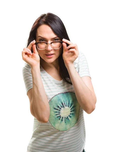 Mulher com seus óculos levantados não pode ver — Fotografia de Stock