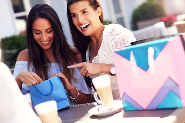 Happy girl friends in cafe during summer time — Stock Photo, Image