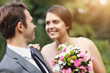 Güzel düğün çifti düğün keyfi