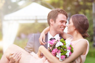 Güzel düğün çifti düğün keyfi