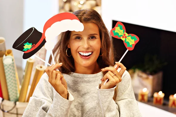 Adult woman at home wrapping Christmas presents — Stock Photo, Image