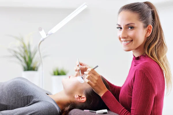 Picture Adult Woman Having Eyelash Extension Professional Beauty Salon — Stock Photo, Image