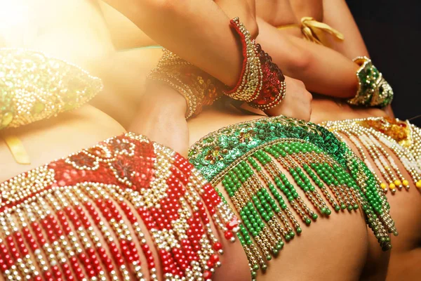 Mujeres brasileñas bailando samba en carnaval —  Fotos de Stock