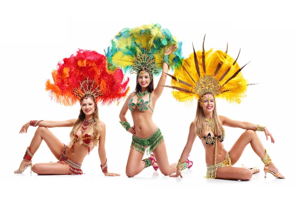Braziliaanse vrouwen dansen samba op witte achtergrond — Stockfoto