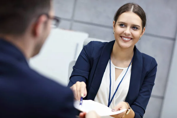 Modern Ofis Röportajda Resmini — Stok fotoğraf