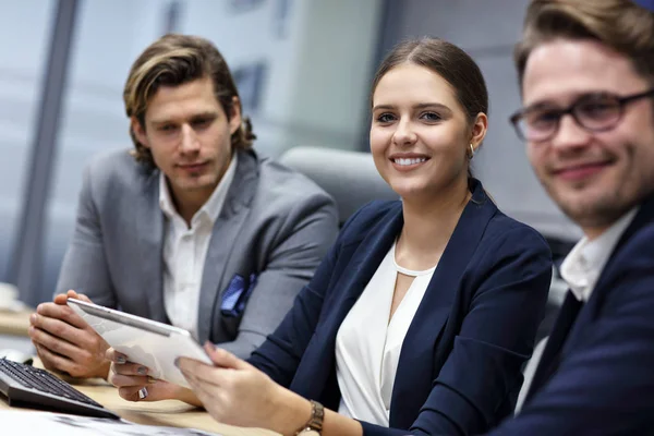 Group of business people brainstorming their ideas — Stock Photo, Image