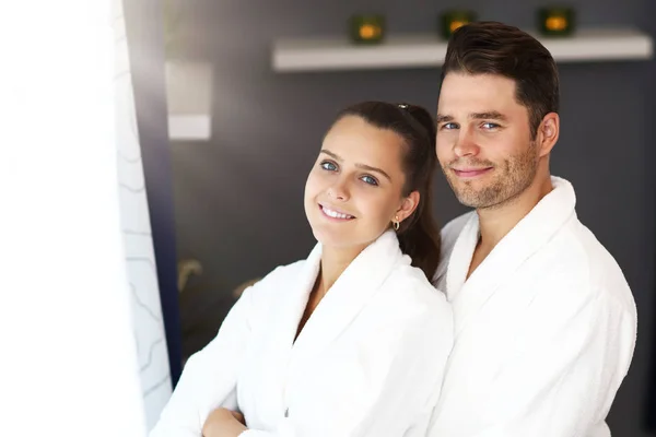 Adult happy couple relaxing in spa salon — Stock Photo, Image