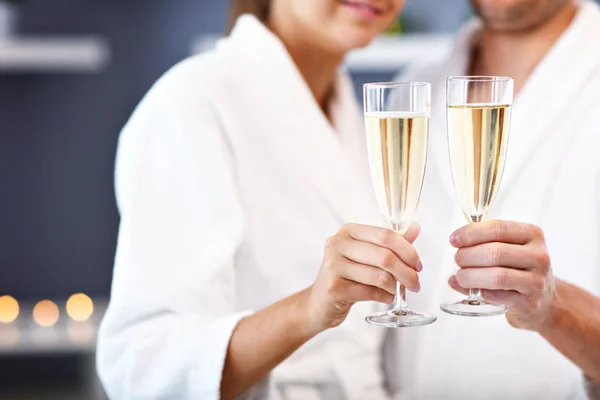 Adult happy couple relaxing in spa salon — Stock Photo, Image