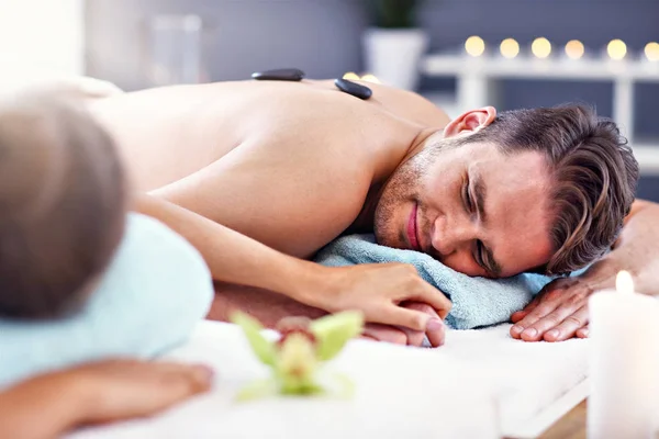 Adult happy couple relaxing in spa salon — Stock Photo, Image