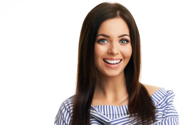 Caucásica morena mujer divirtiéndose y sonriendo aislado sobre fondo blanco —  Fotos de Stock