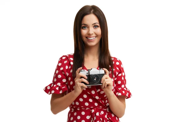 Kaukaski brunetka kobieta zabawy i uśmiechem na białym tle — Zdjęcie stockowe