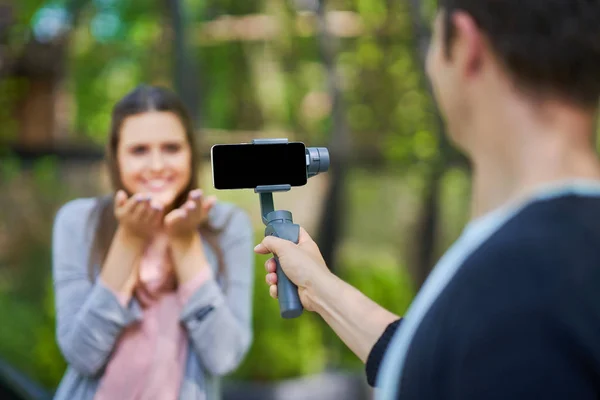 Pár turistů fotí — Stock fotografie