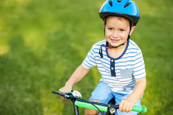 Happy 3 year old boy having fun riding a bike — Stock Photo, Image