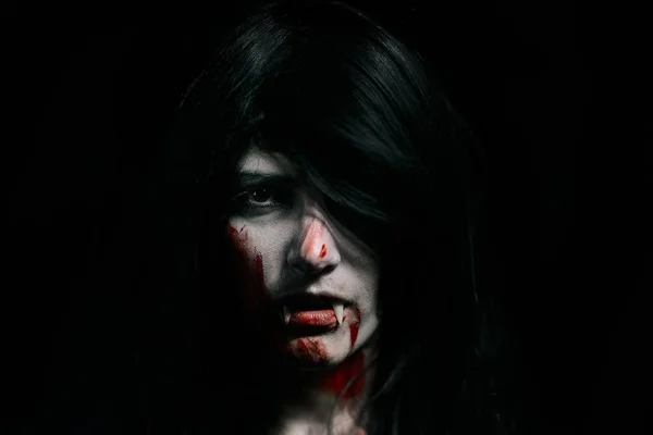 万圣节吸血鬼黑色的美丽女人 — 图库照片