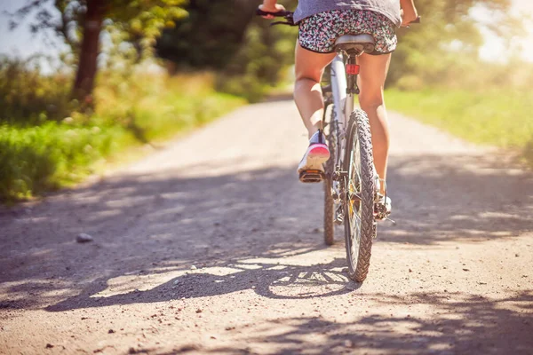 Midsection of a woman on bike — Stock Photo, Image