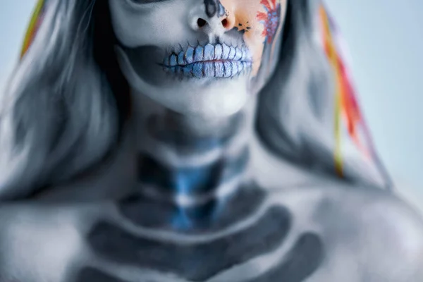 Spooky portret van vrouw in halloween gotische make-up — Stockfoto