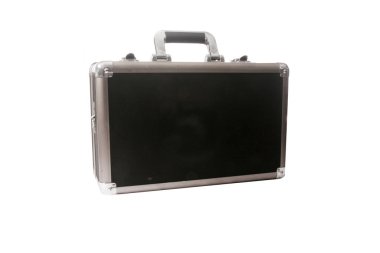 Metal kutu beyaz arkaplanda izole.