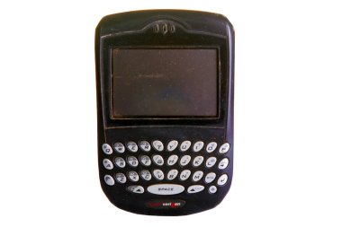 Eski cep telefonu beyaz arkaplanda izole edildi.