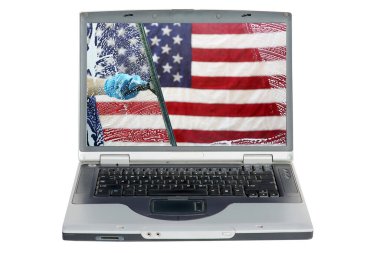 ABD bayraklı arka planda dizüstü bilgisayar ekranında pencere temizleyicisi kullanan adam