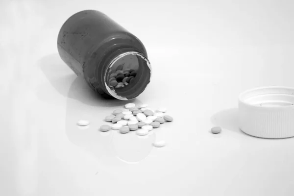 Bottle Pills Spilled Out White Background — Stock Photo, Image