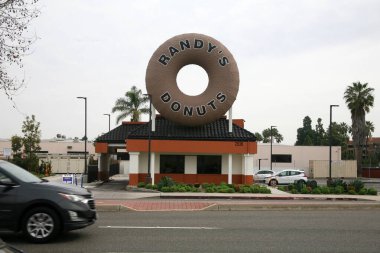 Randy 'nin şehirdeki donut restoranı.