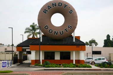 Randy 'nin şehirdeki donut restoranı.