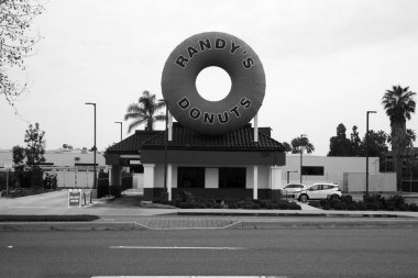Randy 'nin şehirdeki donut restoranı.